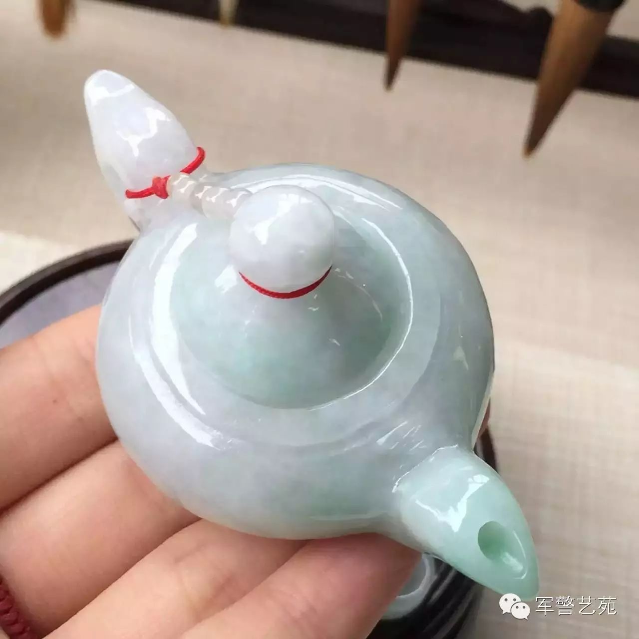 白花蜜蠟和黃蜜蠟哪個好_蜜蠟是帶白花好還是純黃好_蜜蠟黃白花是啥料
