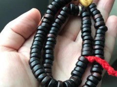 “盤了幾十年的小葉紫檀，到底是啥樣？漂亮得像巧克力豆”